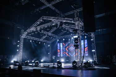Bühne, Traversen & Showtechnik