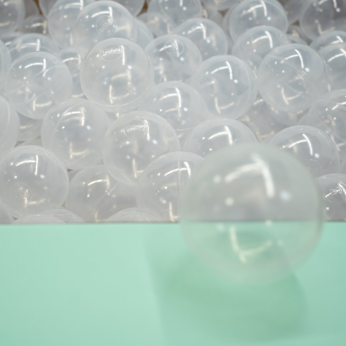 IGLU Ball Pit Balls Transparent – weiche strapazierfähige Bällebad-Bälle in hellen Pastellfarben – Ansicht 3