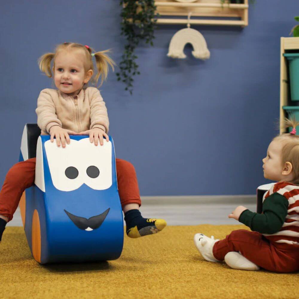IGLU Rocker Car Kinderschaukel/Wippe aus Schaumstoff im Auto Design in Blau für Kinder – Ansicht 3